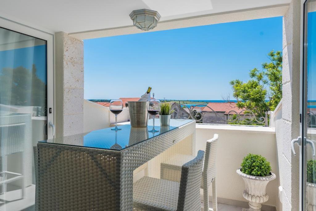 Villa Bella With Pool Новалья Экстерьер фото