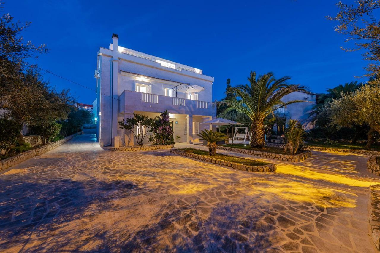 Villa Bella With Pool Новалья Экстерьер фото